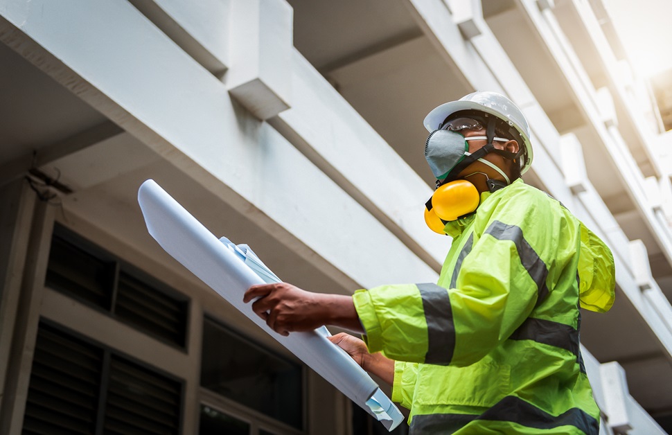 A consultant about to start a dust risk assessment