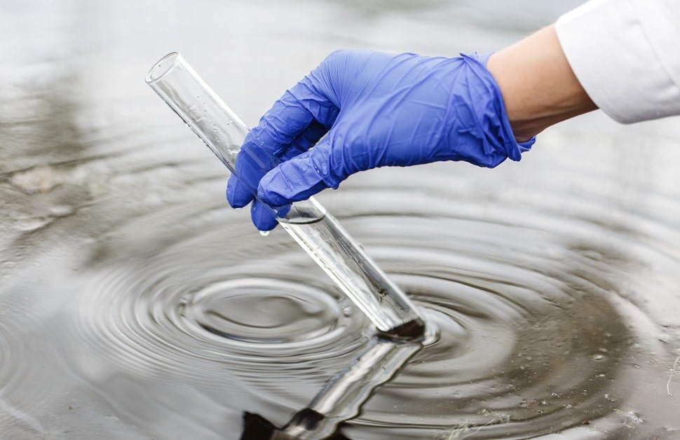 A water pollution test using an NTU turbidity tube